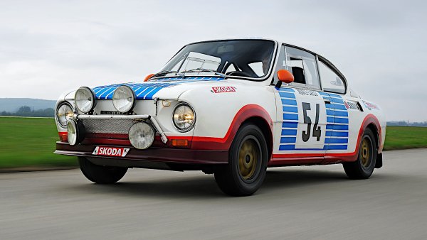 &Scaron;koda 130 RS е единствената кола в този списък, разработена специално като хомологация. Част e от гамата &Scaron;koda 100, въведена през 1969 година. Има монтиран отзад 1,3-литров двигател, който произвежда 111 к.с. в стандартна форма и до 140 к.с., когато е модифициран.

За общи победи не можеше да става и дума, но 130 RS се представя изключително добре в своя клас в международни състезания и ралита. Дори взима титлата при производителите в Европейския шампионат за туристически автомобили през 1981 година. Въпреки че са цитирани други цифри, самите чехи съобщават за близо 200 бройки от 130 RS. Десетки други са сглобени по частни гаражи, използвайки фабрично доставени компоненти.
